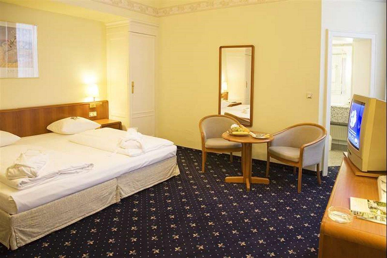 Hotel Monopol - Central Station Frankfurt am Main Ruang foto